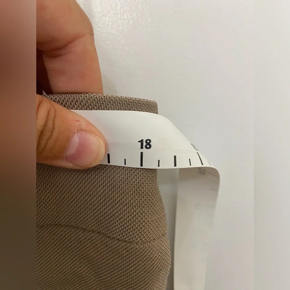 Women’s Vintage Armani Collezioni Italy Taupe Pants Size 12 Wide Leg GUC - Picture 10 of 12